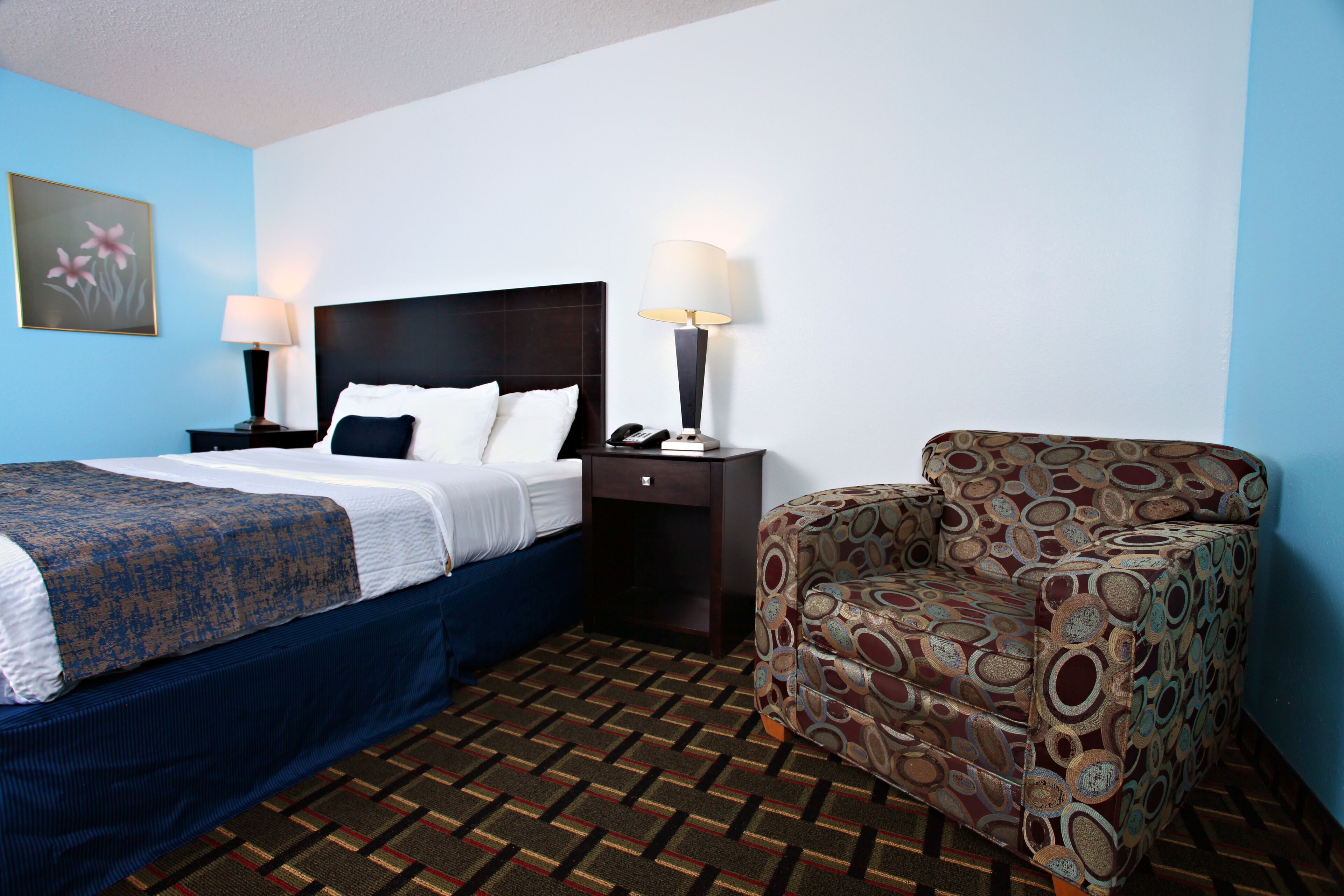 1 King Bed Accessible Non-Smoking | In-room safe, desk, laptop workspace, blackout drapes