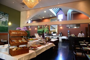 Daily buffet breakfast (EUR 20.50 per person)