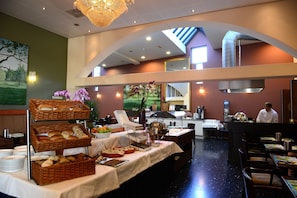 Daily buffet breakfast (EUR 21.50 per person)