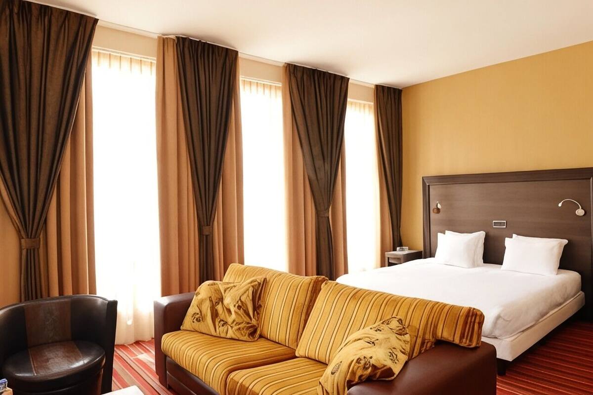 1 bedroom, in-room safe, desk, soundproofing