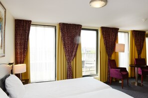 Deluxe Room, 2 Single Beds | 1 bedroom, in-room safe, desk, soundproofing