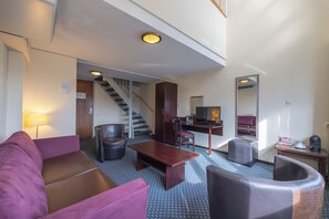 Deluxe-huone, 2 yhden hengen sänkyä | 1 makuuhuone, tallelokero huoneessa, työpöytä, äänieristys