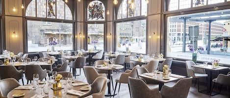 Frokost, lunsj og middag serveres