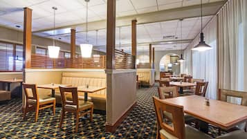 Buffet déjeuner gratuit tous les jours