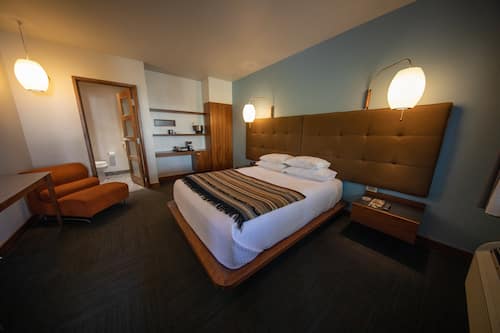 Chambre Design, 1 grand lit | Literie de qualité, lit avec matelas à plateau-coussin