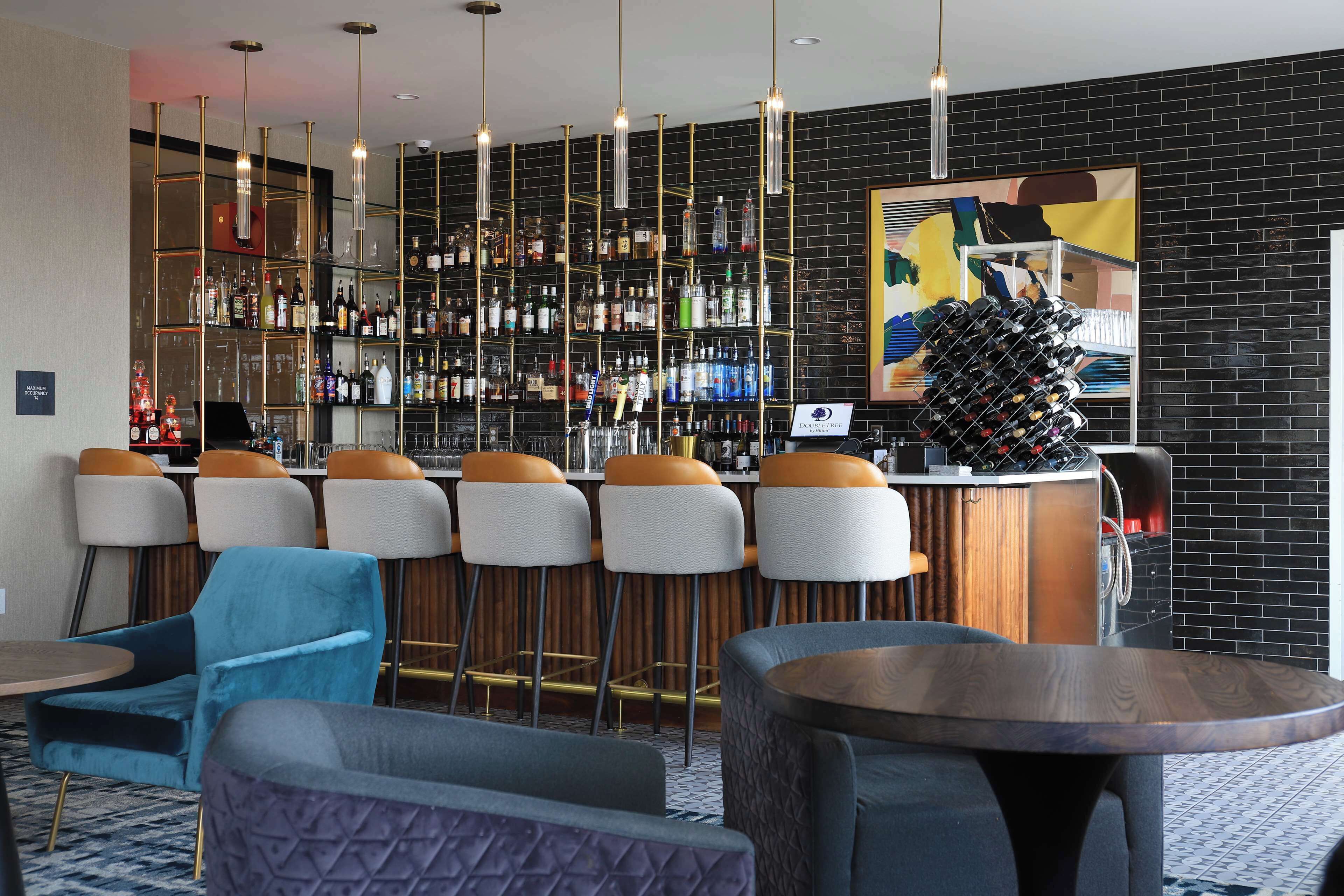 3 bars, lounge dans le hall