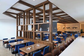 2 restaurants; breakfast, lunch, and dinner served