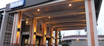 Travelodge by Wyndham Vancouver Lions Gate