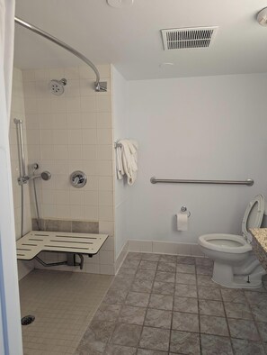 Standard Room, 1 Queen Bed | Bathroom | Combined shower/tub, free toiletries, towels