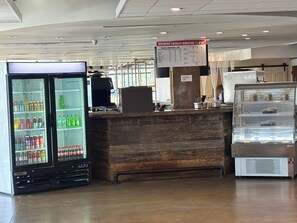 Daily cooked-to-order breakfast for a fee - Plaza Hotel Denver (Denver)
