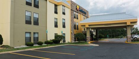 A Comfort Inn hotel with a parking lot and a covered entrance.