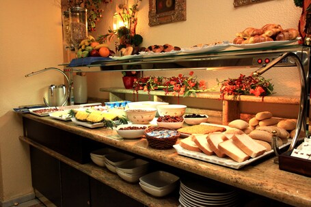 Hotel Cervantes - view 3