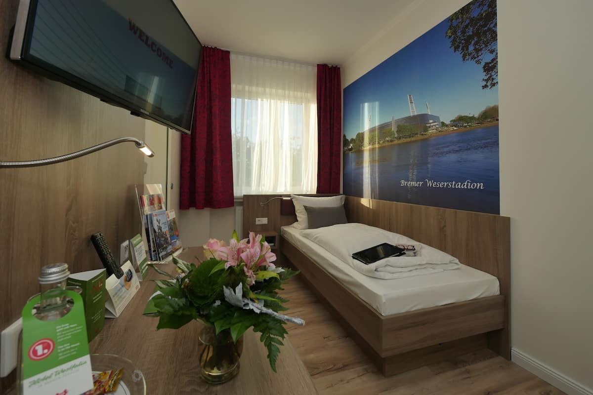Standard Single Room | Hypo-allergenic bedding, desk, laptop workspace, blackout drapes
