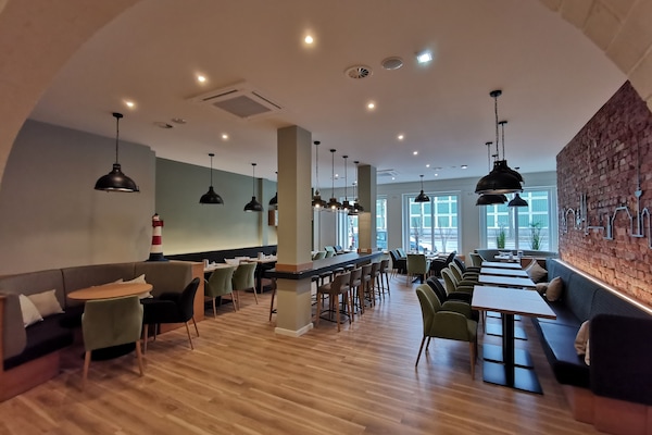 Tägliches Frühstücksbuffet (16.50 EUR pro Person)