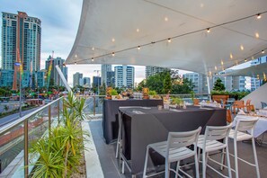 Breakfast served - Mantra on View Hotel (Surfers Paradise)
