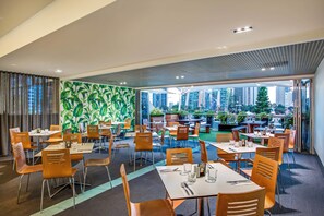 Breakfast served - Mantra on View Hotel (Surfers Paradise)