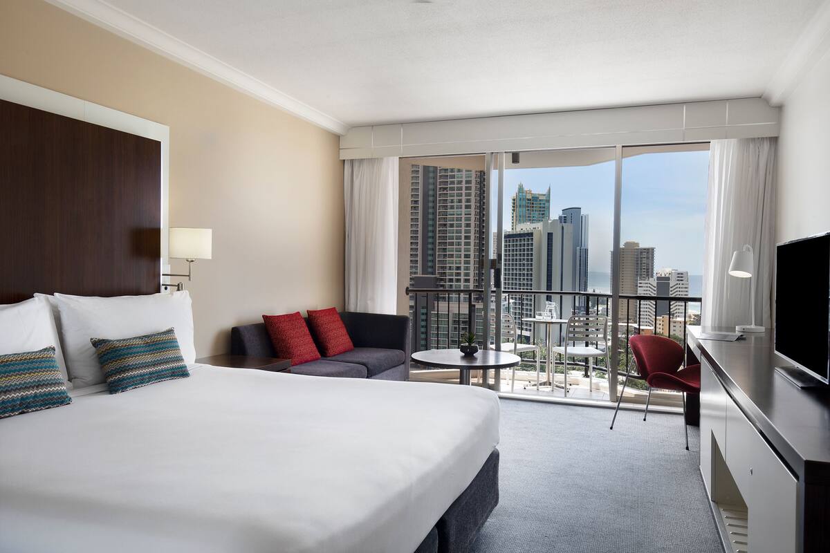 Standardrum - 1 kingsize-säng - havsutsikt | 1 sovrum, värdeförvaringsskåp på rummet och skrivbord