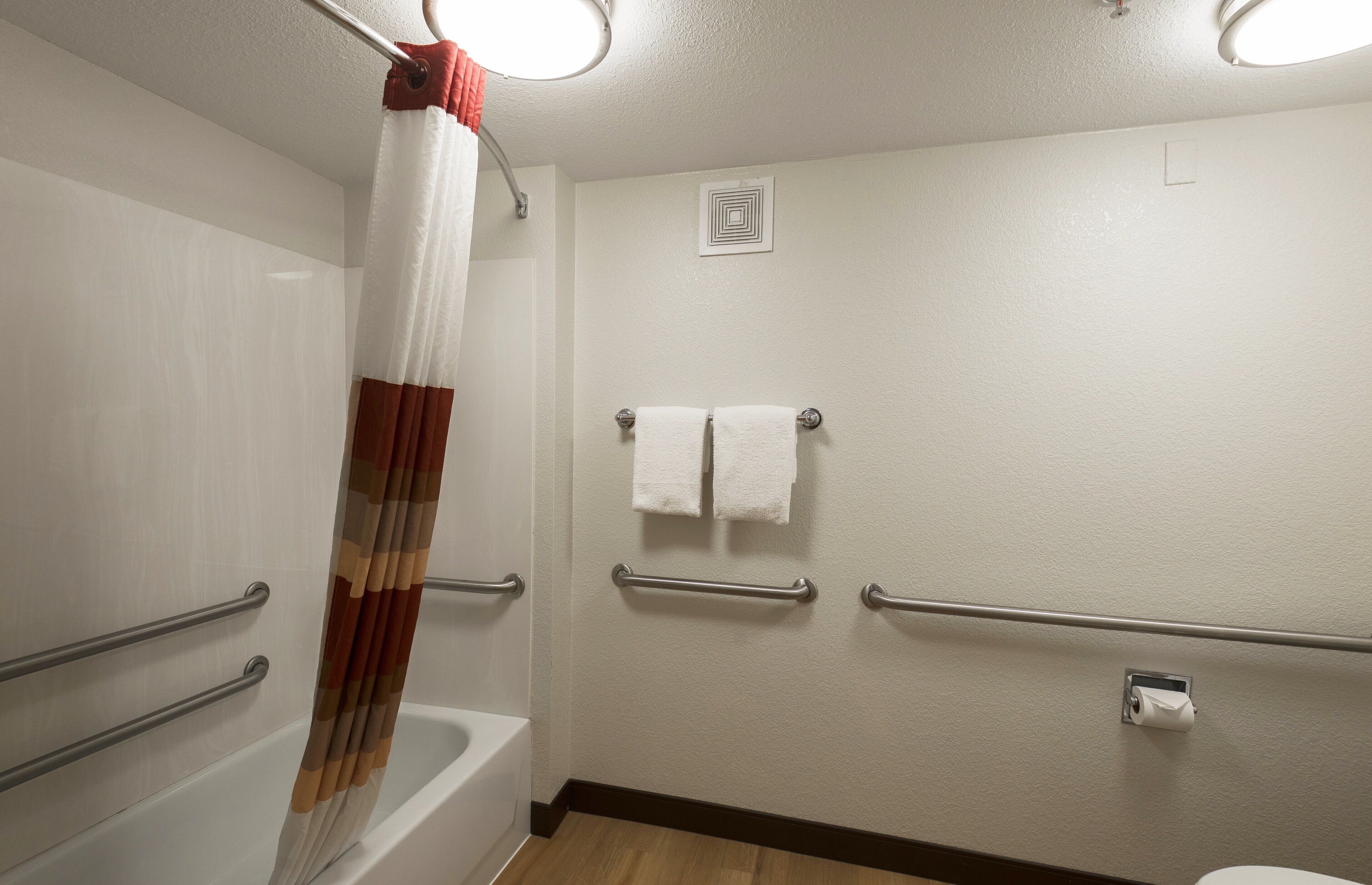 superior room, 1 king bed, accessible (smoke free) | bathroom | free toiletries, towels