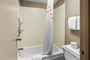 Produtos de toalete grátis, toalhas de banho, papel higiênico