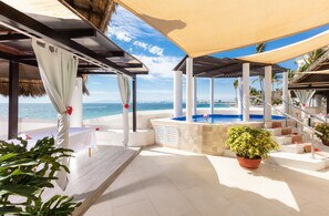 Espace de soins pour les couples, bain à remous, soins corporels