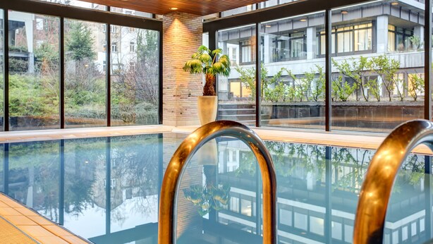 Indoor pool, outdoor pool - Centro Hotel Bristol (Bonn)