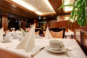 Tägliches Frühstücksbuffet gegen Gebühr