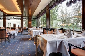 3 Restaurants, Frühstück, Mittagessen, Abendessen, internationale Küche