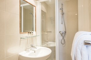 Free toiletries, hair dryer, towels, shampoo - Acacias Étoile (Paris)