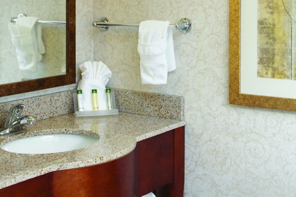 Bathroom | Combined shower/tub, designer toiletries, hair dryer, towels