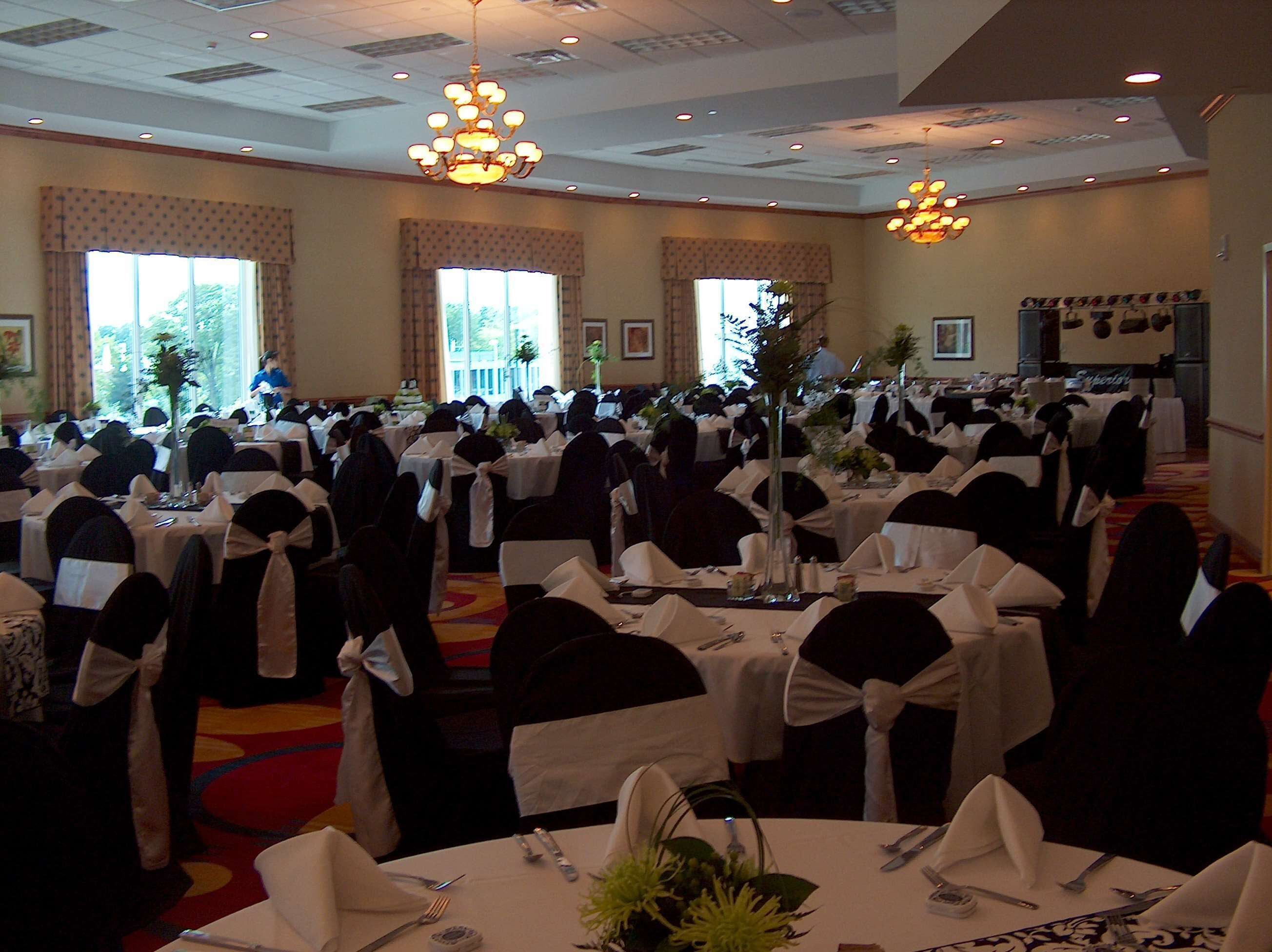 breakfast, lunch and dinner served