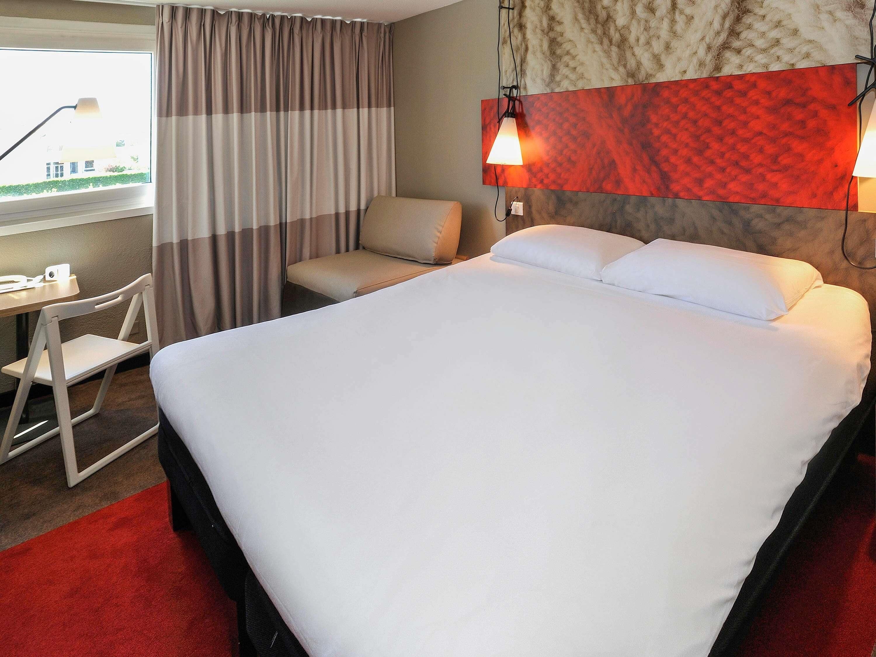 Chambre Triple, plusieurs lits | Bureau, chambres insonorisées, fer et planche à repasser