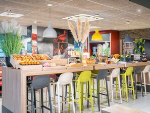 Daily buffet breakfast (EUR 13.90 per person) - ibis Lyon Villefranche sur Saone (Limas)