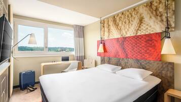 Family Room | Desk, soundproofing, iron/ironing board, free WiFi