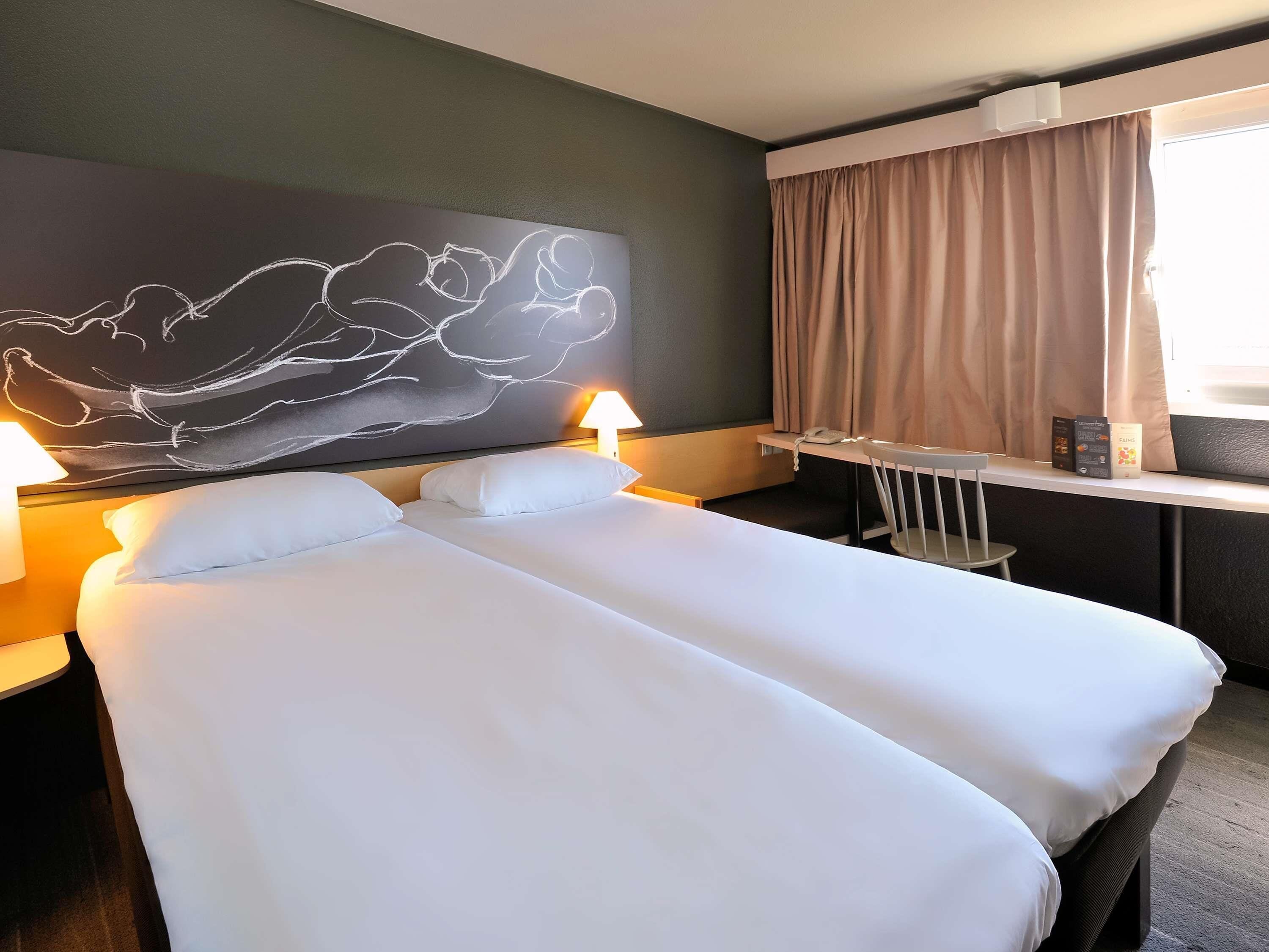 Chambre Standard avec lits jumeaux, 2 lits une place | Bureau, chambres insonorisées, fer et planche à repasser