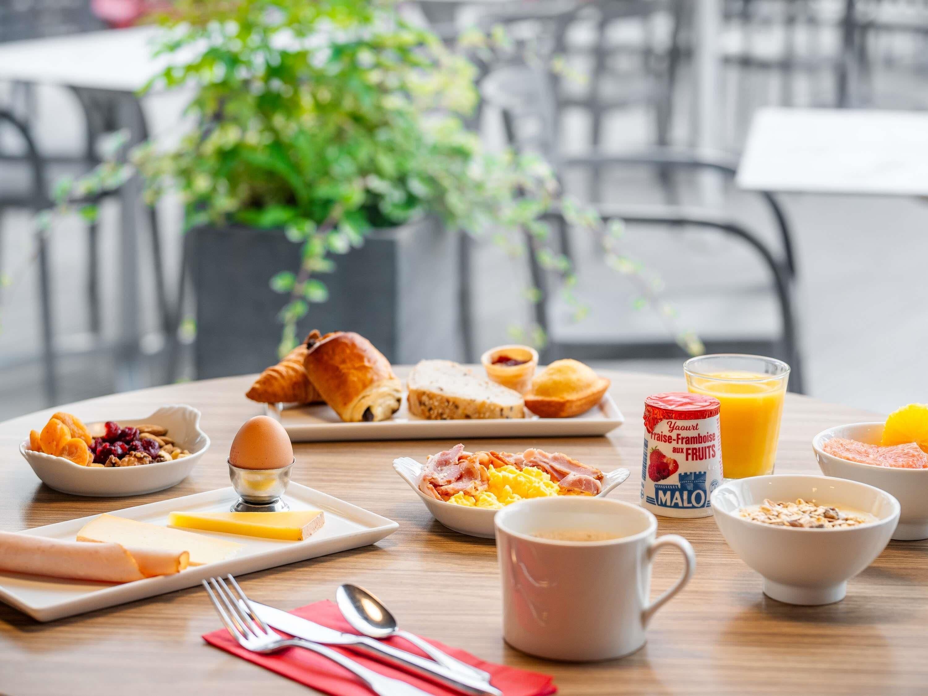 Daily buffet breakfast (EUR 13.90 per person)