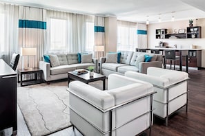 Premium bedding, in-room safe, desk, laptop workspace