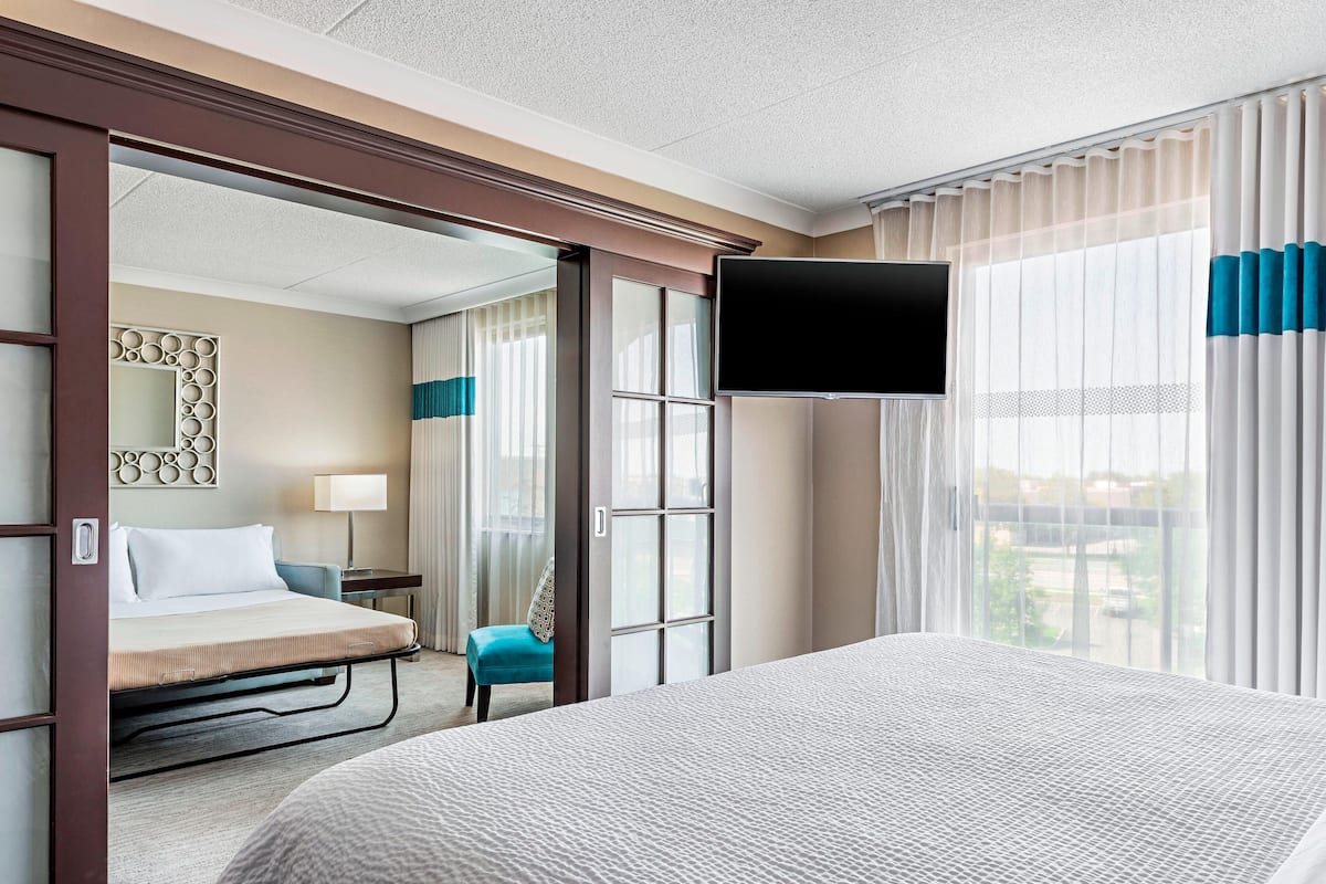 1 bedroom, premium bedding, in-room safe, desk