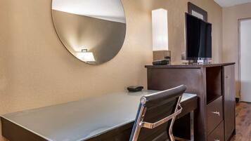 Standard Room, 1 King Bed, Non Smoking | Free WiFi, bed sheets