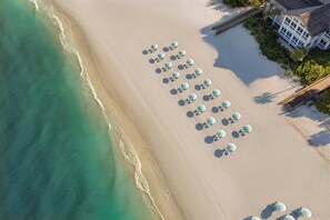 On the beach, white sand, beach cabanas, sun loungers - The Ritz-Carlton, Naples (Naples)