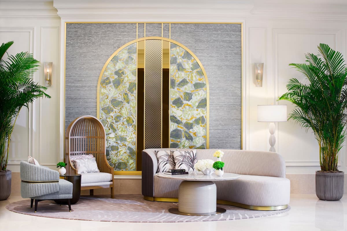 3 bars/lounges, poolside bar