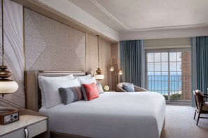 Egyptian cotton sheets, premium bedding, pillowtop beds, minibar - The Ritz-Carlton, Naples (Naples)