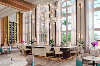 Hotel entrance and lobby at The Ritz-Carlton, Naples