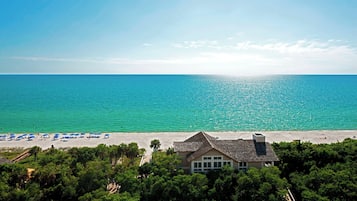 Accommodatie ligt op het strand, wit zand, strandhuisjes (toeslag)