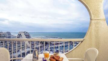 Minibar, in-room safe, desk, blackout drapes