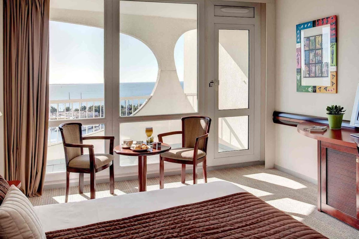 Classic-Zweibettzimmer, 2 Einzelbetten, Meerblick | 1 Schlafzimmer, Minibar, Zimmersafe, Schreibtisch