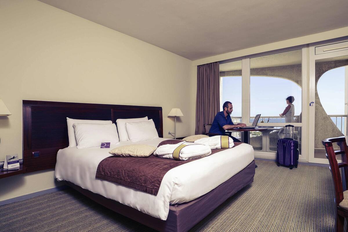 Junior Suite, 1 Double Bed with Sofa bed, Sea View