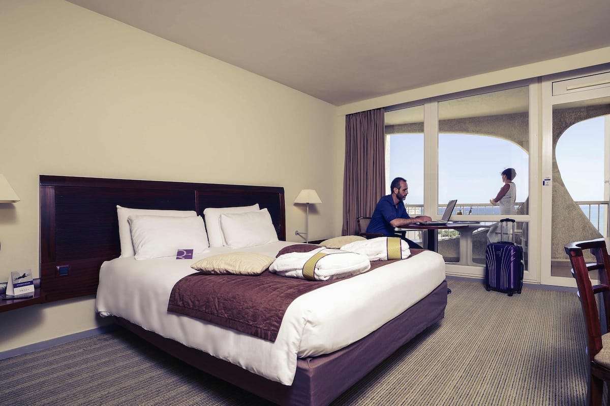 Junior Suite, 1 Double Bed with Sofa bed, Sea View | Minibar, in-room safe, desk, blackout drapes