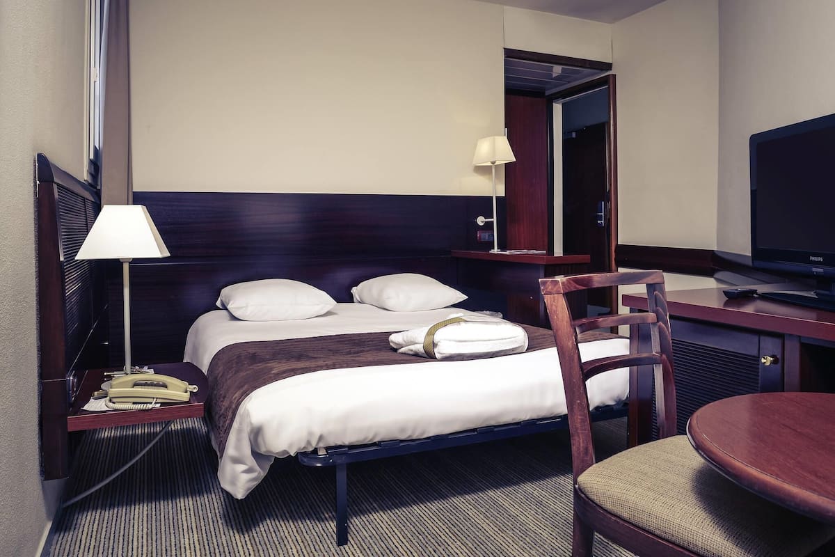 Minibar, in-room safe, desk, blackout curtains