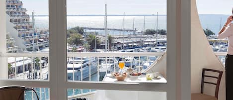 Classic Room, 1 Double Bed, Sea View | 1 bedroom, minibar, in-room safe, desk