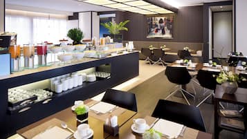 Dagelijks ontbijtbuffet (EUR 14 per persoon)